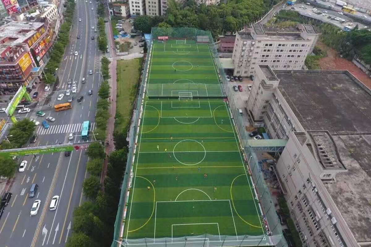 伍人行民治足球場(chǎng)