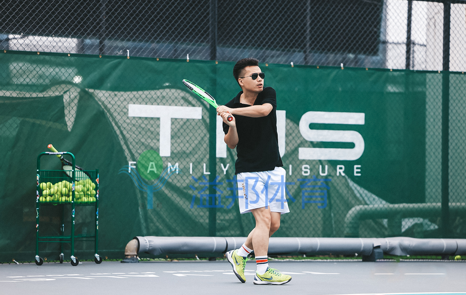 丙烯酸網(wǎng)球場(chǎng)