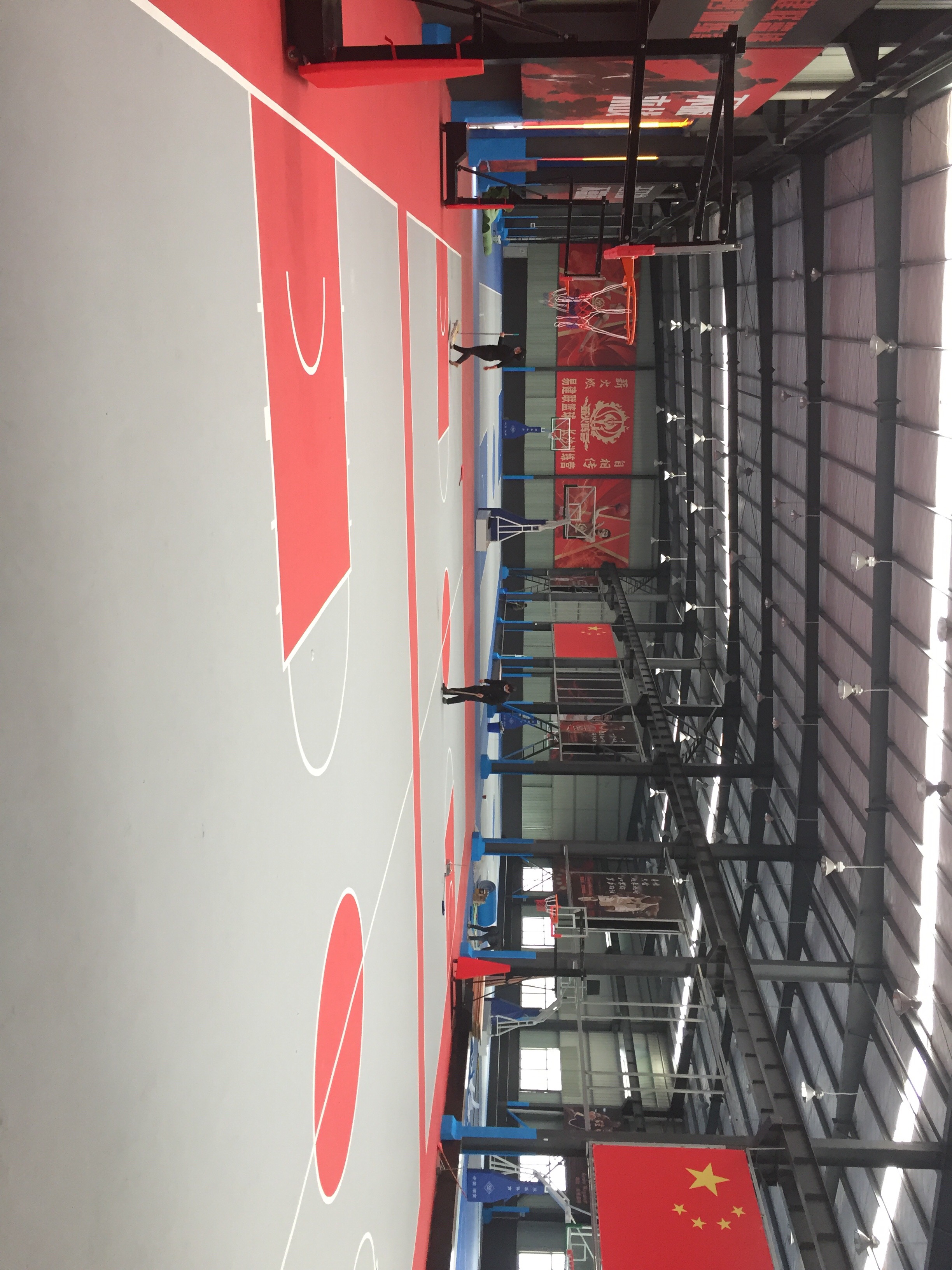 做一個籃球場要多少錢