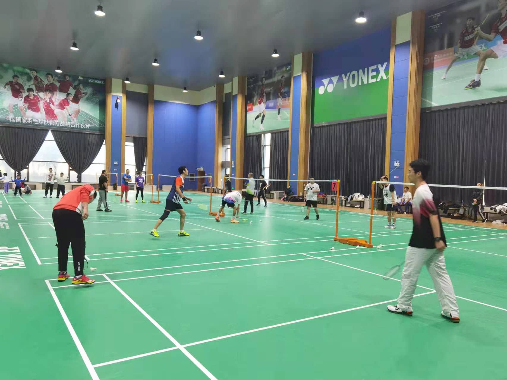 羽毛球館建設(shè)預(yù)算明細(xì)體育施工廠家給您分析