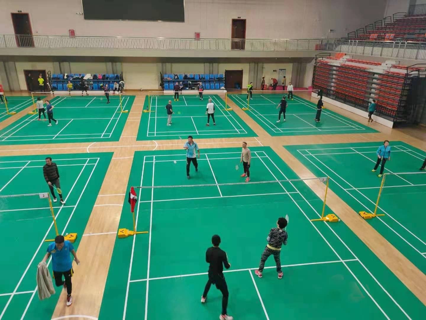 羽毛球場地板多少錢一平米，溢邦體育最新報(bào)價(jià)