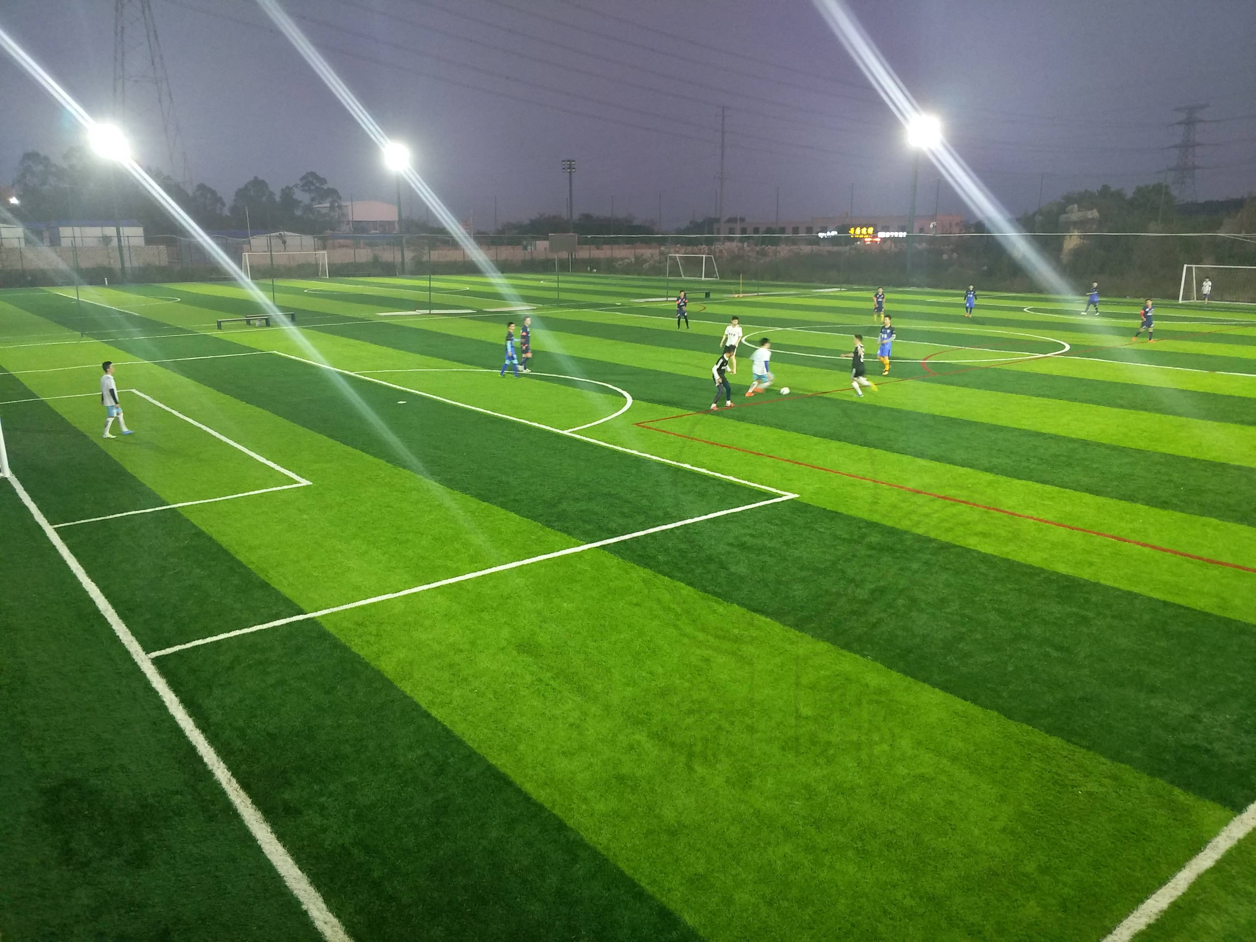 人造草坪足球場(chǎng)