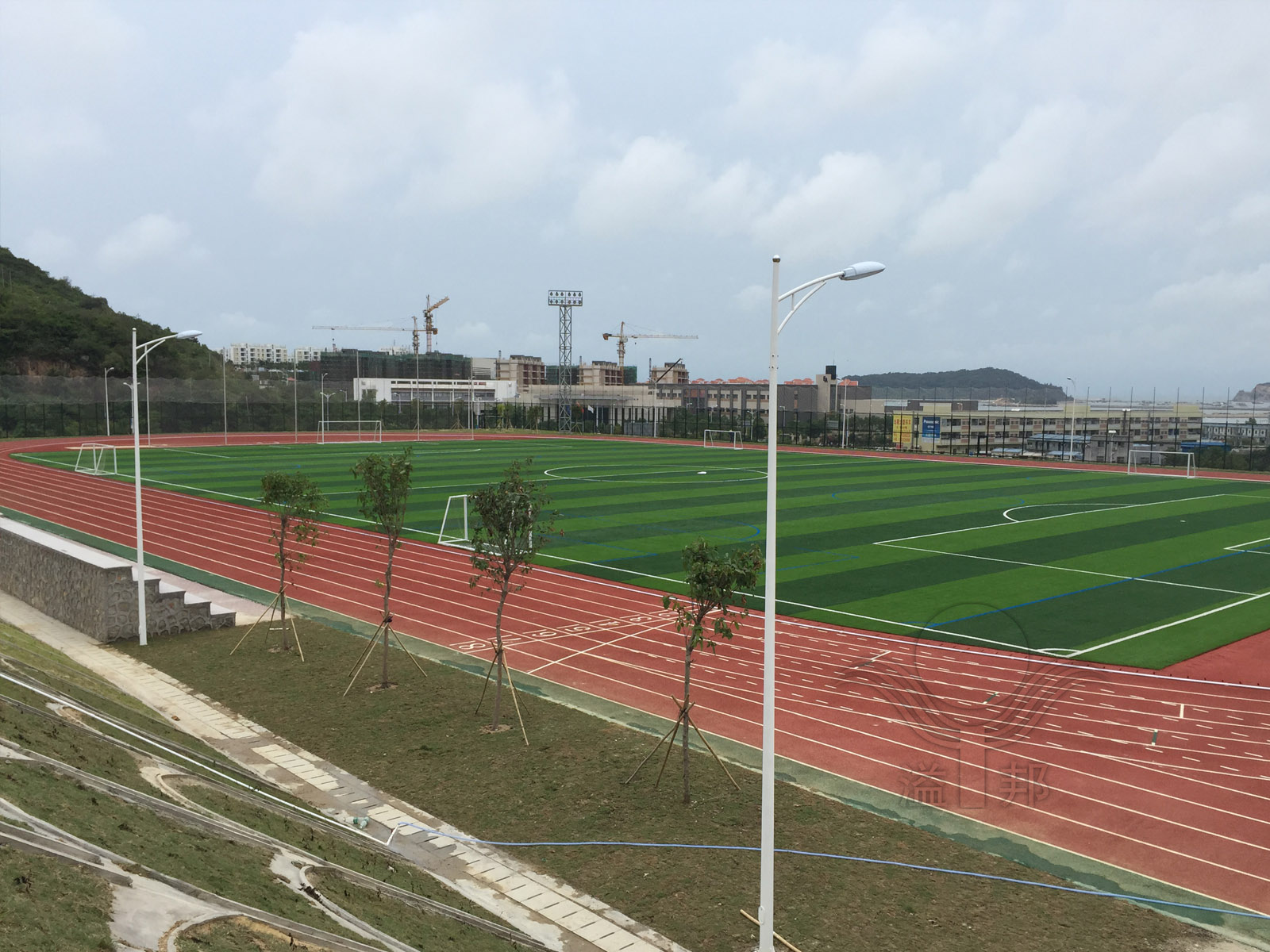 混合型塑膠跑道