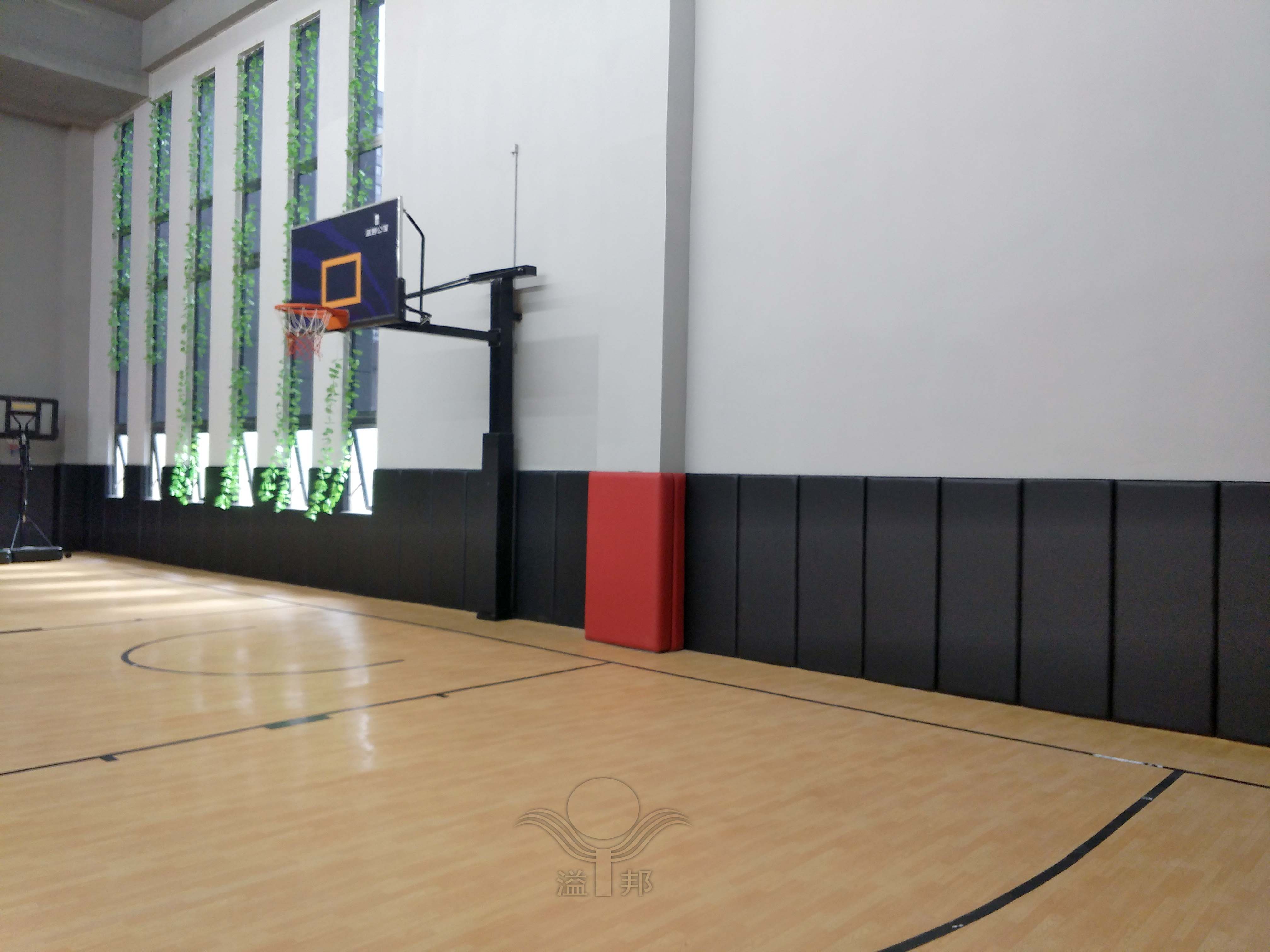 室內(nèi)籃球場木地板