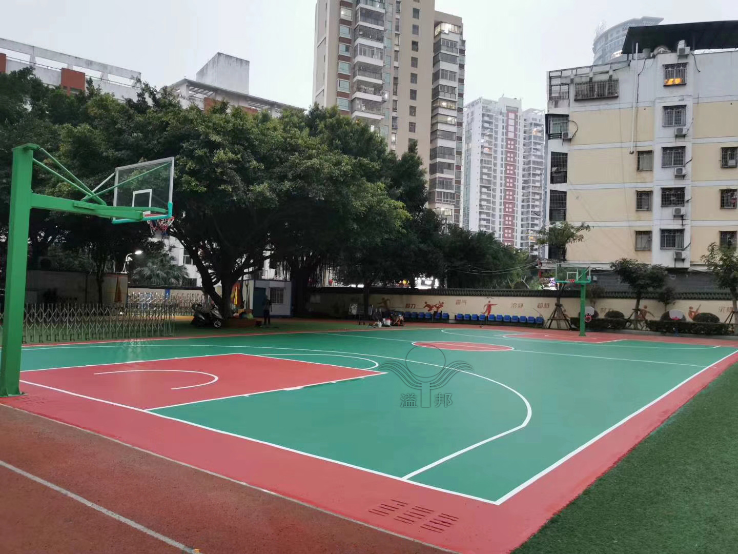 校園籃球場(chǎng)