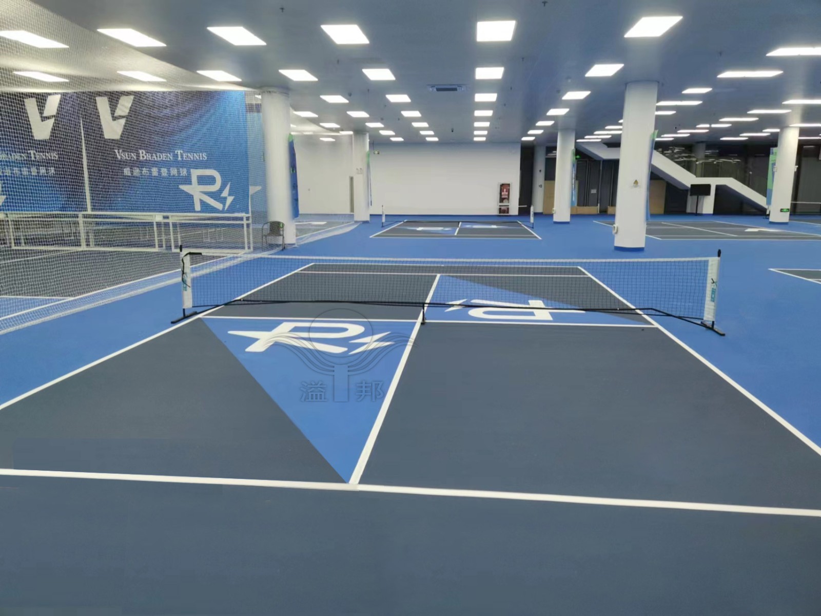 室內(nèi)網(wǎng)球場