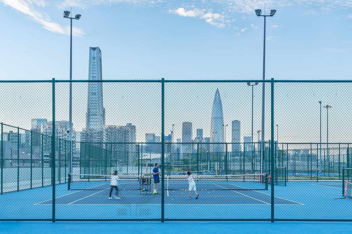 塑膠網(wǎng)球場