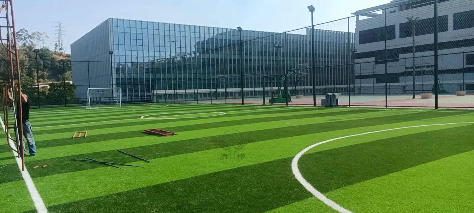屋頂足球場(chǎng)
