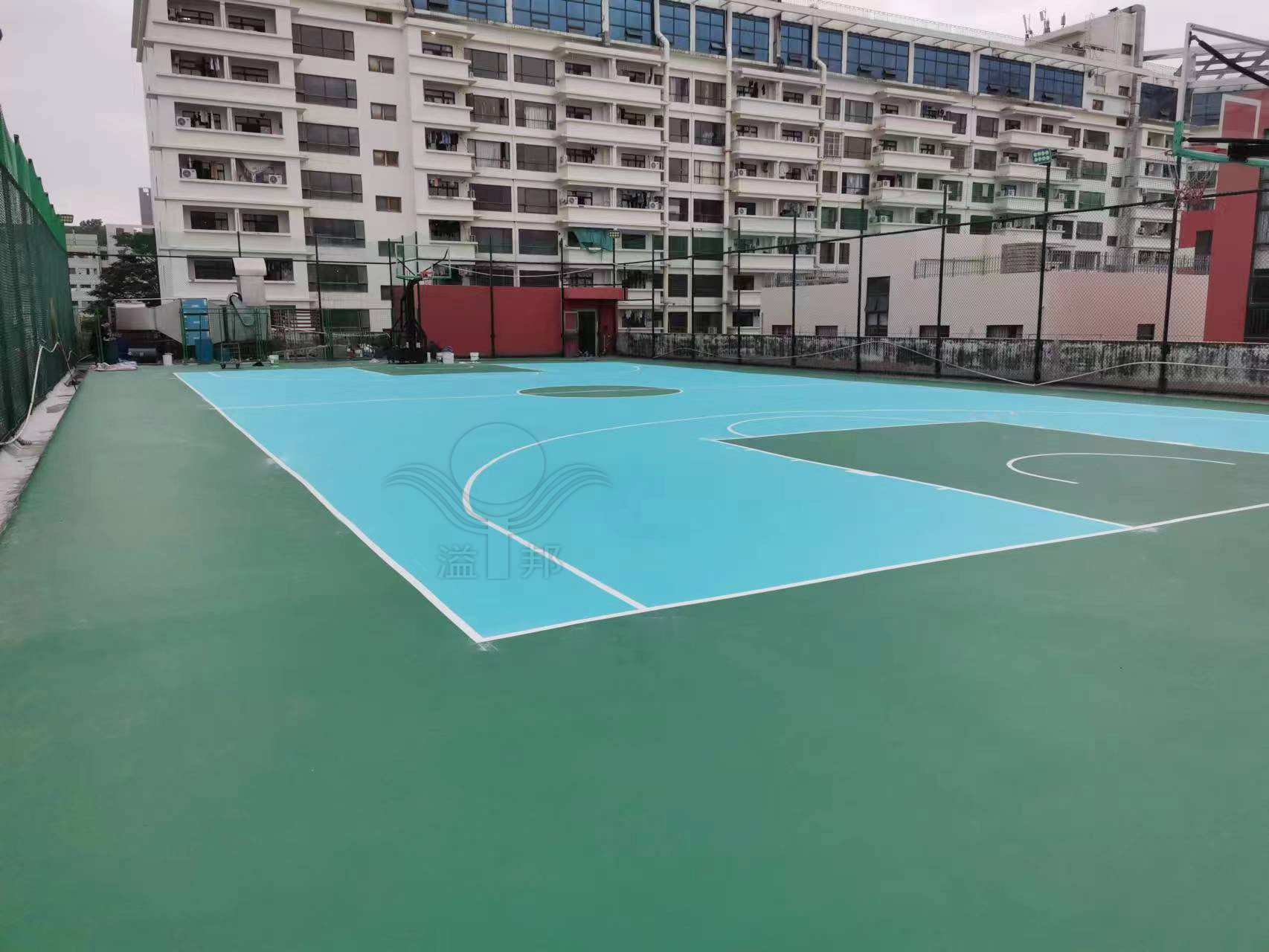 建一個(gè)籃球場需要多少錢？哪個(gè)籃球場建設(shè)廠家最劃算？