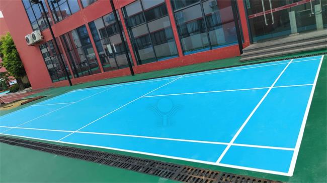 高效利用空間：樓頂羽毛球場(chǎng)地搭建的藝術(shù)